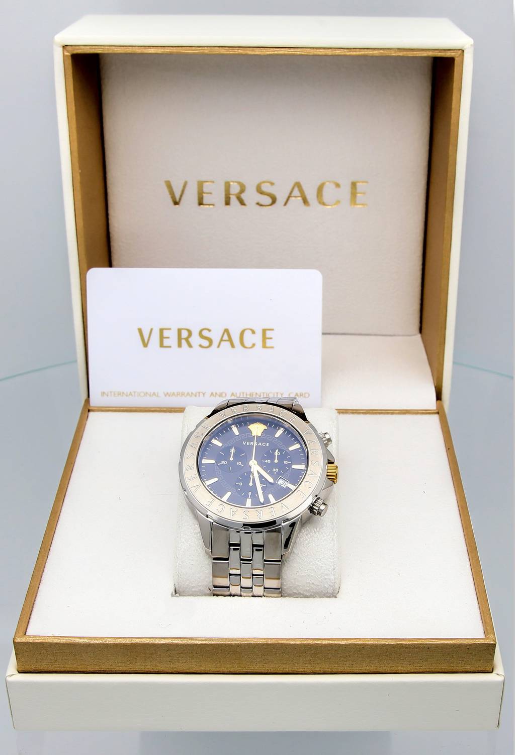 Versace Chronograph Signature Herrenuhr Silber Stahl Schwarz Zifferblatt 44mm VVEV6015 23